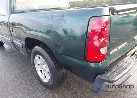 2002 Chevrolet Silverado 1500 Ls z USA, uszkodzony, nr VIN 2GCEC19V421110722